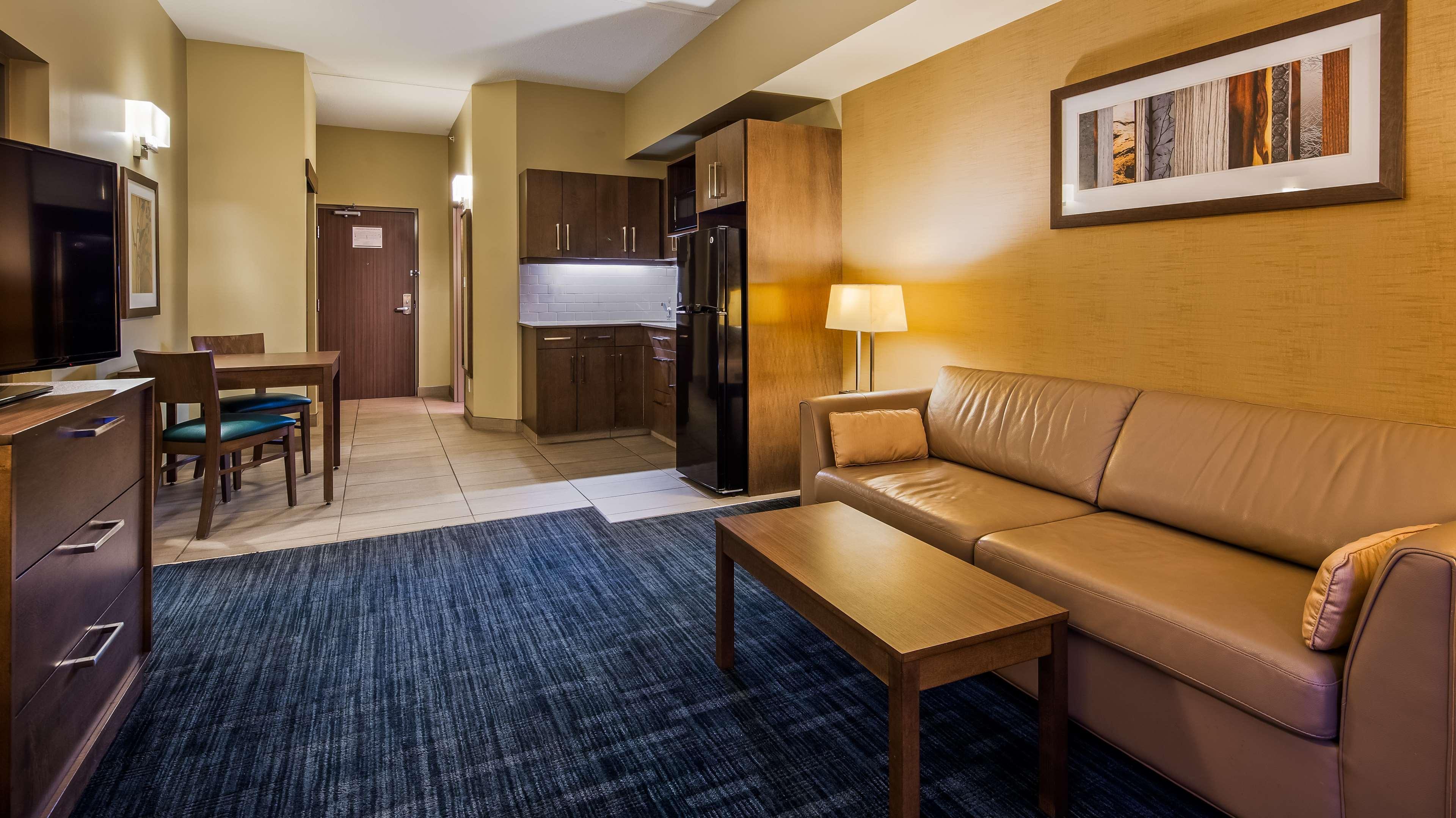 Best Western Plus Winnipeg West Headingley Exterior photo