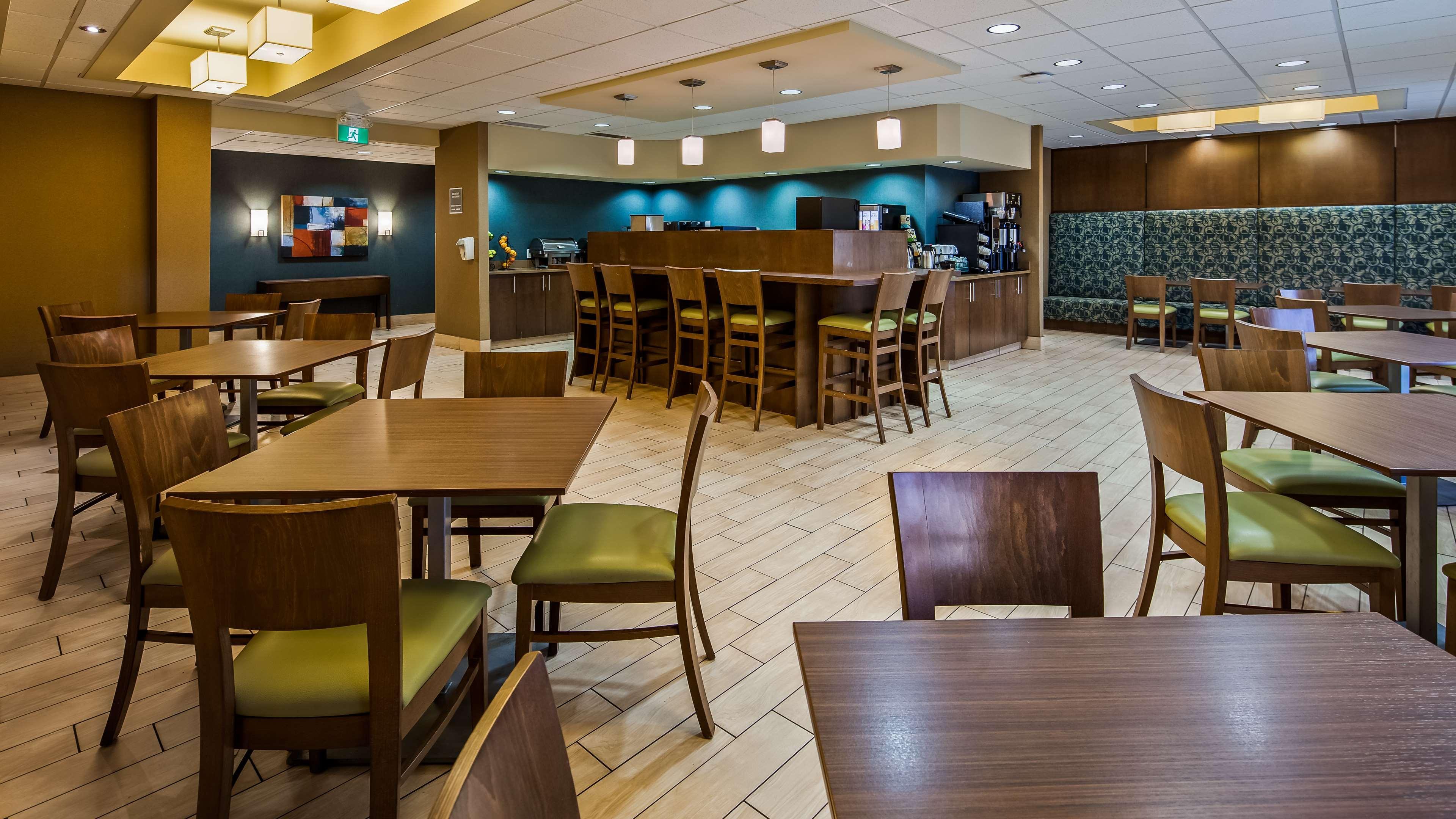 Best Western Plus Winnipeg West Headingley Exterior photo